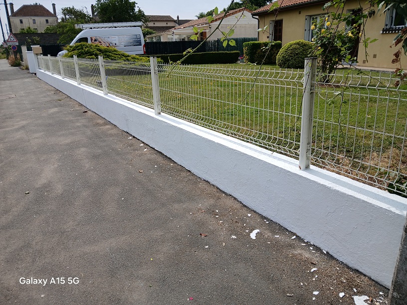 Peinture mur de cloture rom 79120 apres